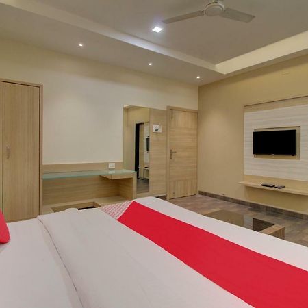 Oyo 35844 Hotel Lotus Residency Sāngli エクステリア 写真