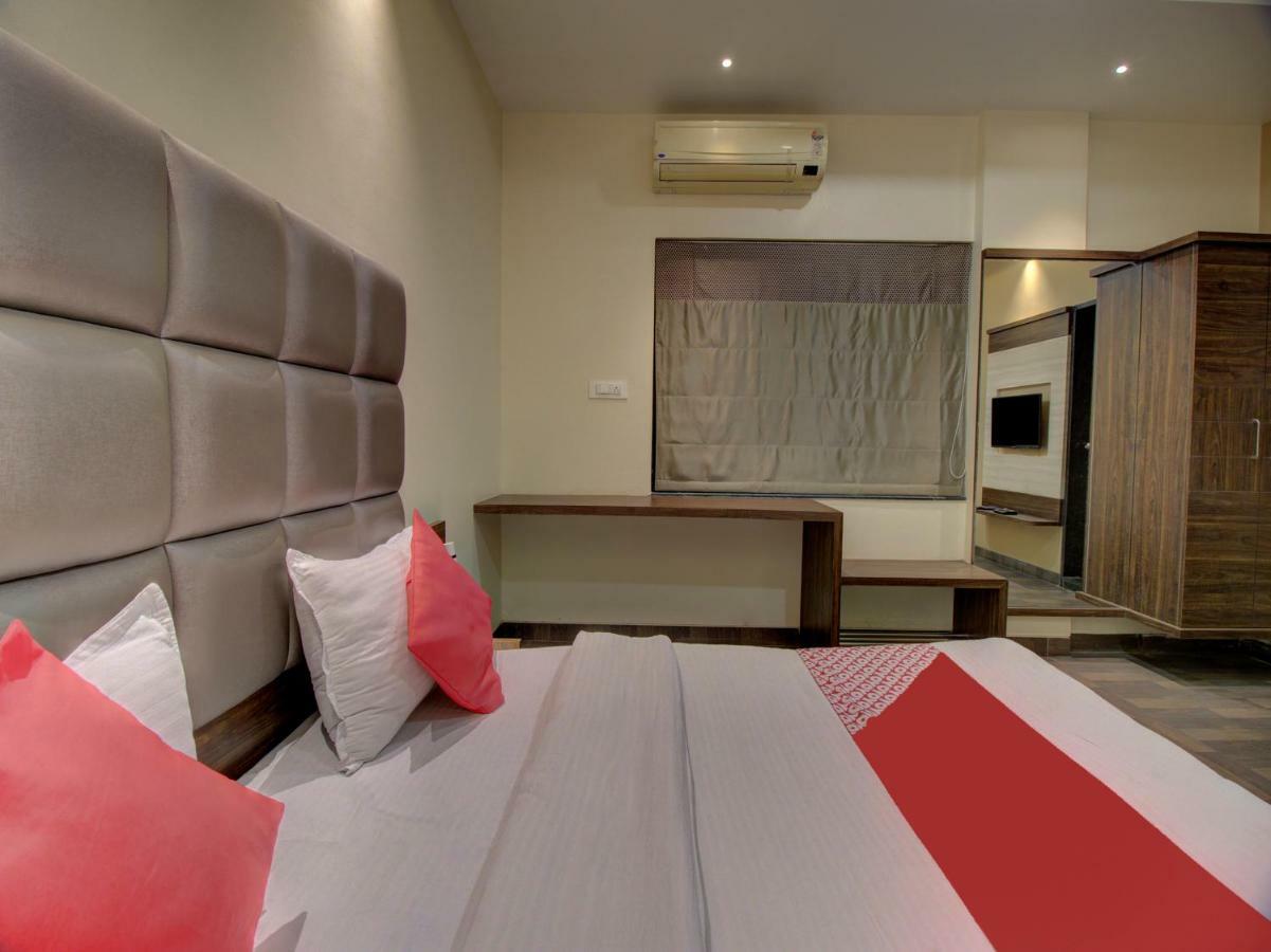Oyo 35844 Hotel Lotus Residency Sāngli エクステリア 写真