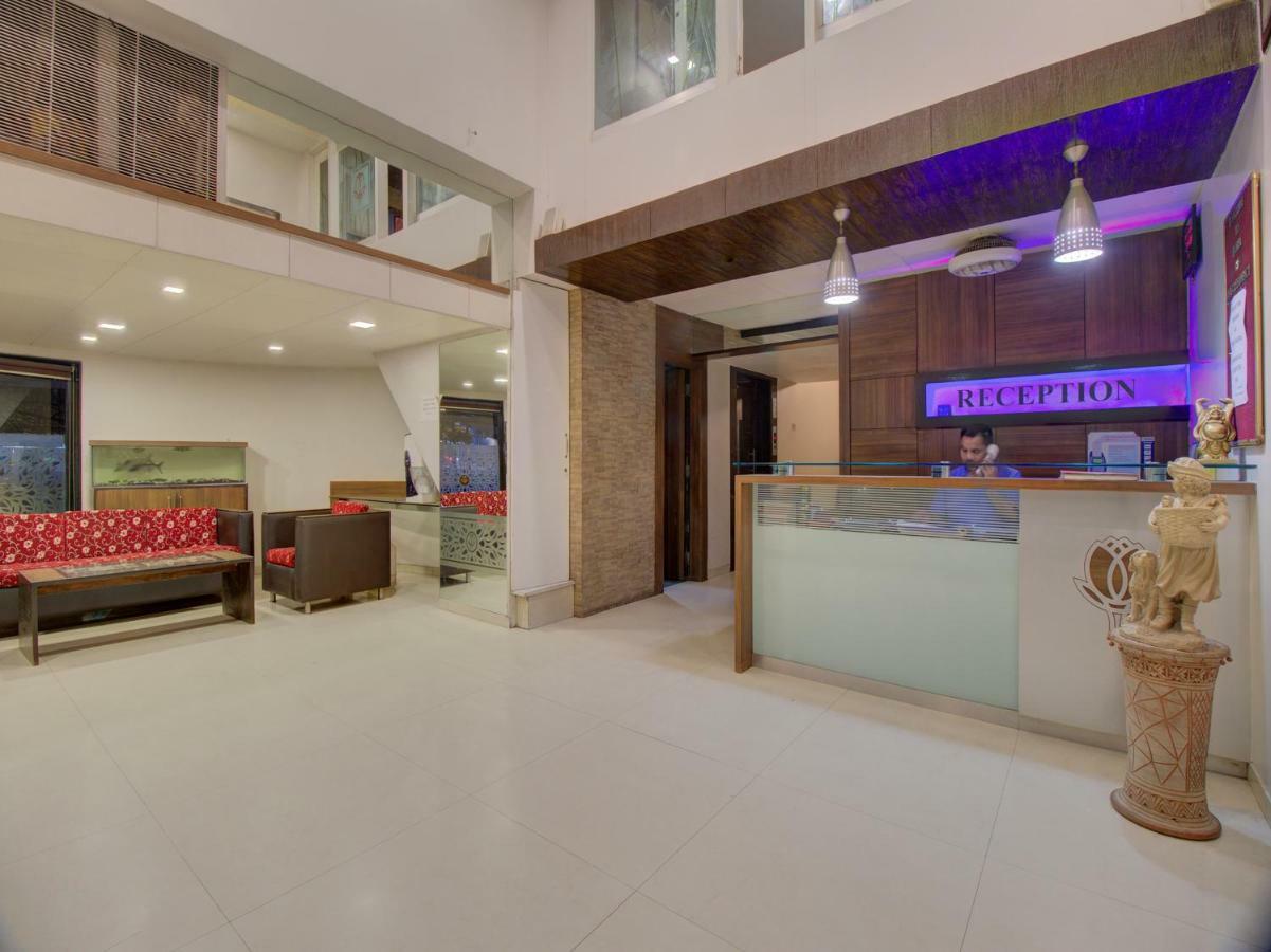 Oyo 35844 Hotel Lotus Residency Sāngli エクステリア 写真