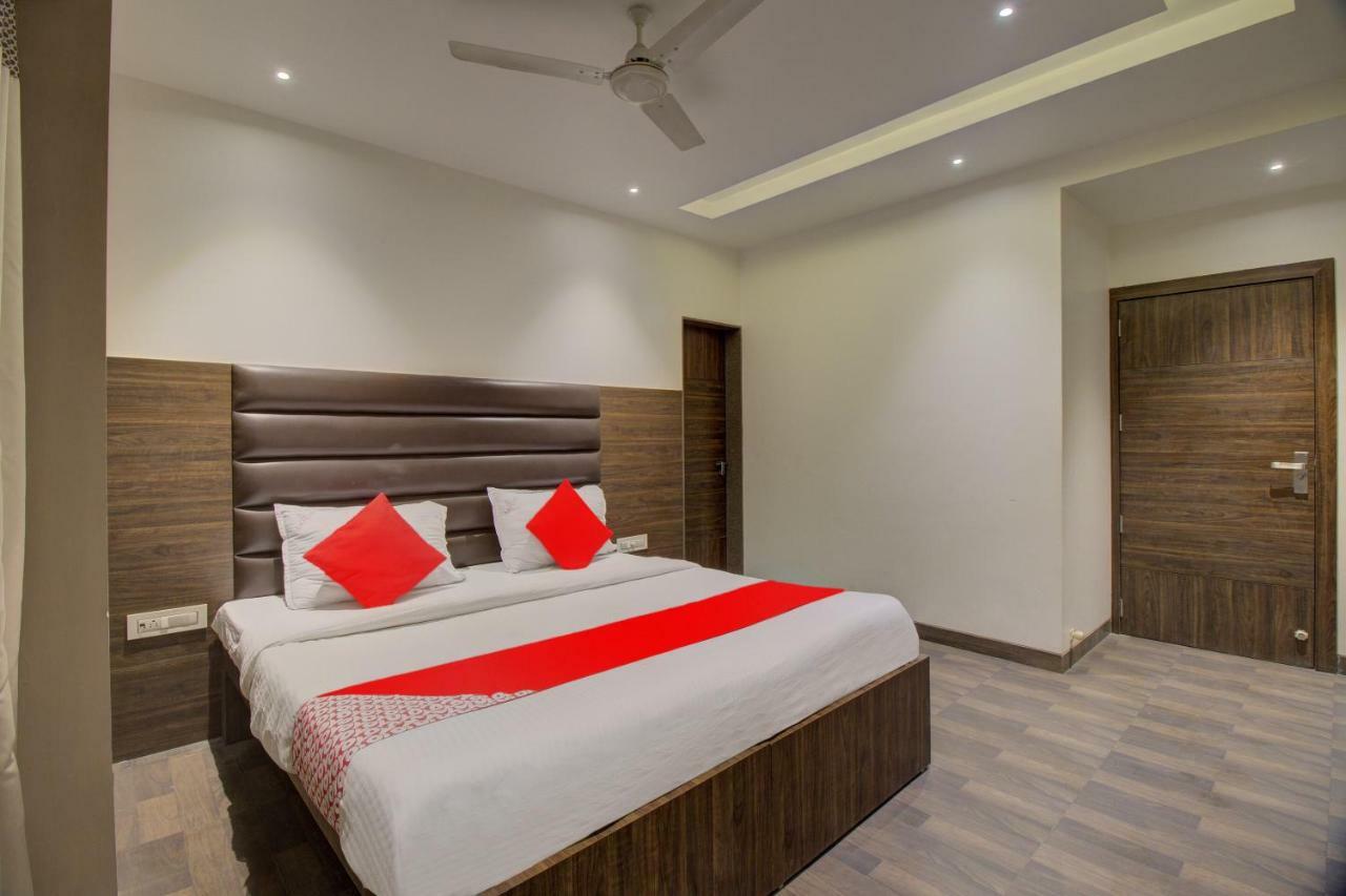 Oyo 35844 Hotel Lotus Residency Sāngli エクステリア 写真