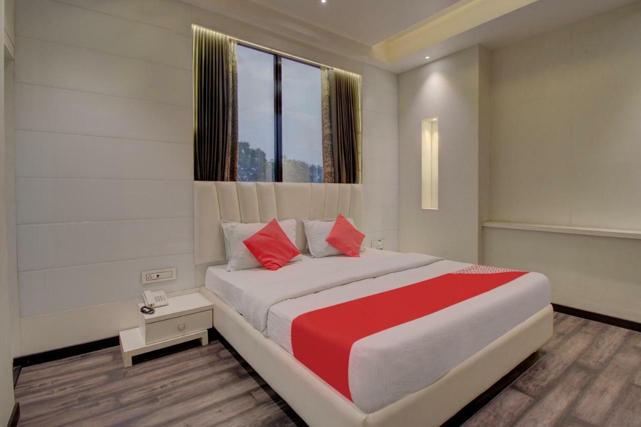 Oyo 35844 Hotel Lotus Residency Sāngli エクステリア 写真