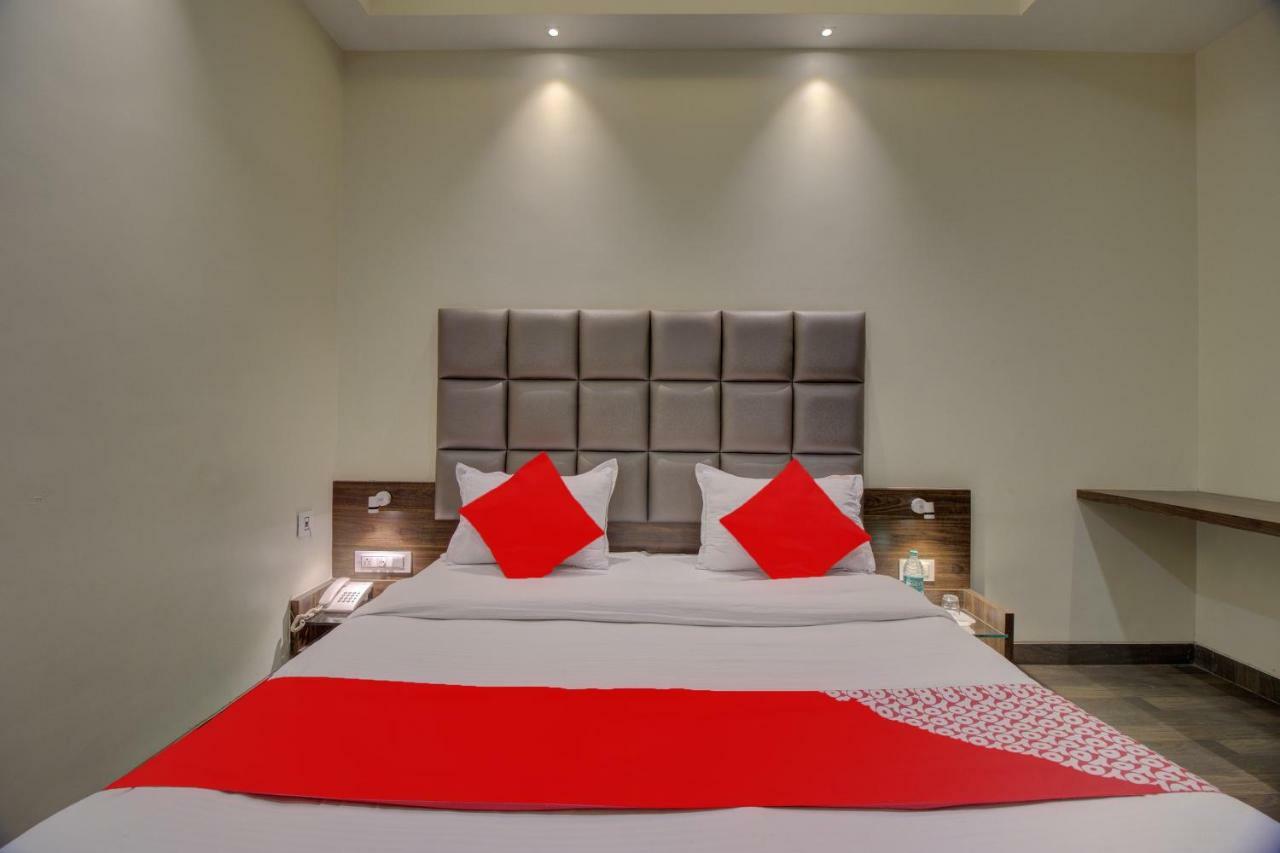 Oyo 35844 Hotel Lotus Residency Sāngli エクステリア 写真