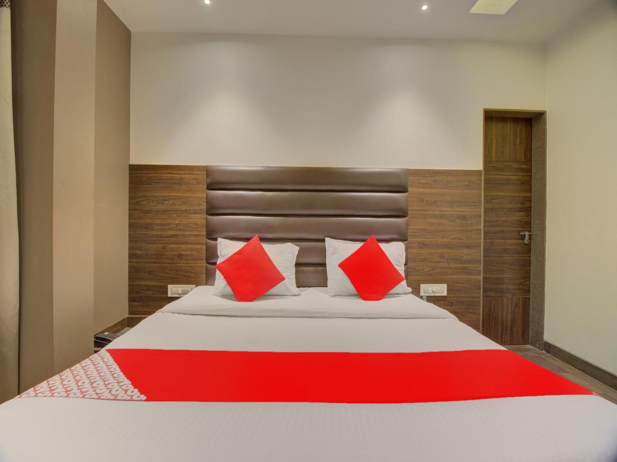 Oyo 35844 Hotel Lotus Residency Sāngli エクステリア 写真